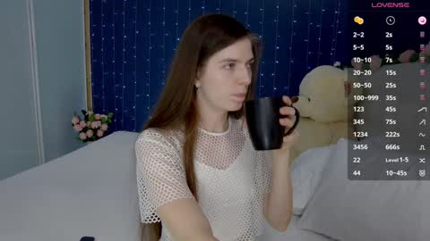 Snapshot of _mirror_girl chatting on 02-01-25, 01:09 Victoria online show from 02-01-25, 01:09