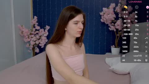 Snapshot of _mirror_girl chatting on 02-07-25, 06:24 Victoria online show from 02-07-25, 06:24