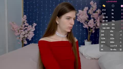 Snapshot of _mirror_girl chatting on 02-13-25, 02:09 Victoria online show from 02-13-25, 02:09