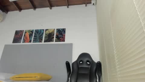 _molly_rosse_ online show from 04-15-26, 12:01