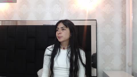 Snapshot of _mollyy chatting on 01-21-25, 12:57 Molly online show from 01-21-25, 12:57