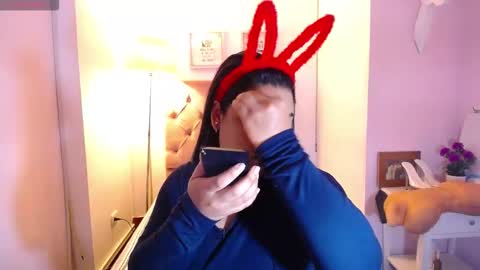 nahomi  online show from 12-15-25, 09:08