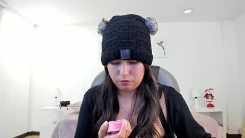 Snapshot of _natalie18_ chatting on 12-29-24, 03:00 Natalie online show from 12-29-24, 03:00