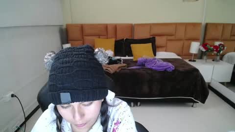 Snapshot of _natalie18_ chatting on 01-19-25, 07:58 Natalie online show from 01-19-25, 07:58