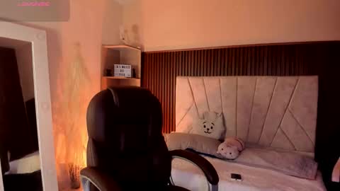 Niah  You can call me Ni or cutie haha online show from 11-05-25, 08:42