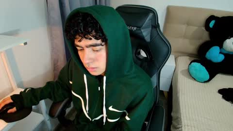 Snapshot of _nickconnor1 chatting on 12-11-24, 12:02 Nicolas online show from 12-11-24, 12:02