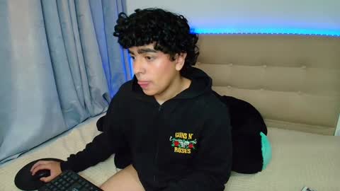 Snapshot of _nickconnor1 chatting on 12-27-24, 10:59 Nicolas online show from 12-27-24, 10:59