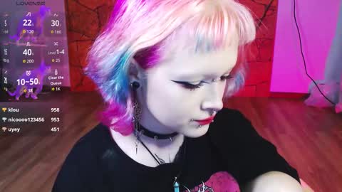 Nicole online show from 12-19-25, 06:37