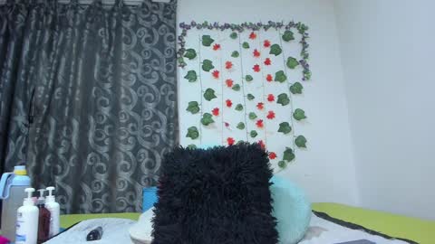 Snapshot of _nicollee chatting on 12-27-24, 09:39 juliana online show from 12-27-24, 09:39