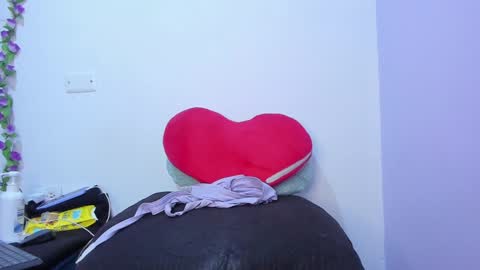 Snapshot of _nicollee chatting on 01-28-25, 01:05 juliana online show from 01-28-25, 01:05