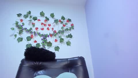 Snapshot of _nicollee chatting on 02-13-25, 08:59 juliana online show from 02-13-25, 08:59