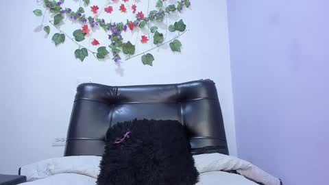 Snapshot of _nicollee chatting on 02-15-25, 09:05 juliana online show from 02-15-25, 09:05