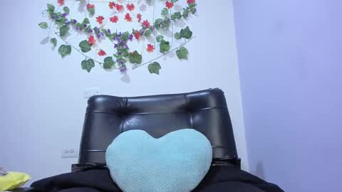 Snapshot of _nicollee chatting on 02-18-25, 08:59 juliana online show from 02-18-25, 08:59