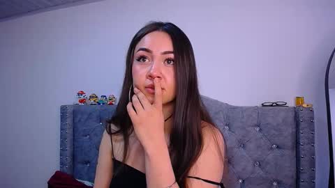 Snapshot of _pariiss chatting on 11-20-25, 04:07 Paris online show from 11-20-25, 04:07