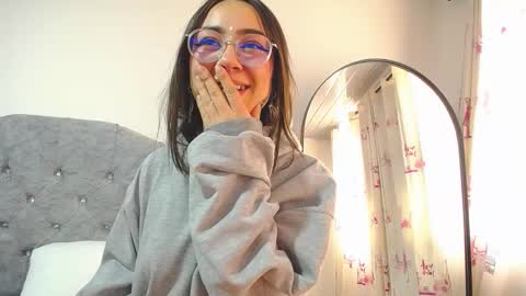 Snapshot of _pariiss chatting on 01-05-26, 05:27 Paris online show from 01-05-26, 05:27