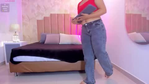 Snapshot of _peach1_ chatting on 11-06-25, 02:07 peach1 online show from 11-06-25, 02:07