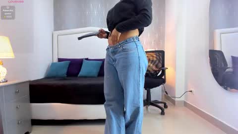 Snapshot of _peach1_ chatting on 12-15-25, 02:43 peach1 online show from 12-15-25, 02:43