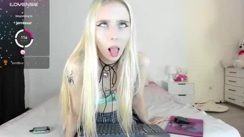 Pinky online show from 09-15-25, 09:04