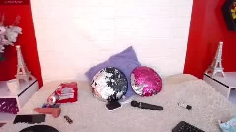 Laura online show from 10-31-25, 06:42