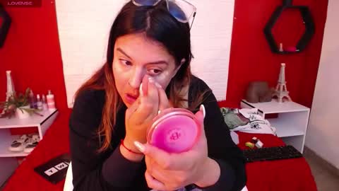 Snapshot of _poison_sweet chatting on 12-22-25, 07:22 Laura online show from 12-22-25, 07:22