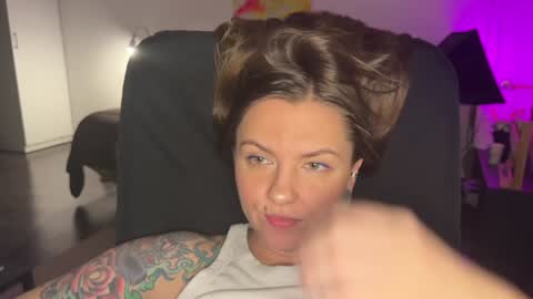  HADLY today day-off see u online 0112  online show from 12-12-24, 05:59