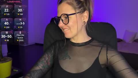  HADLY today day-off see u online 0112  online show from 01-26-25, 06:27