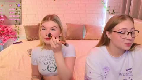 Merlizz Eva Jane Mila Nicole  left to right  online show from 10-12-25, 08:19