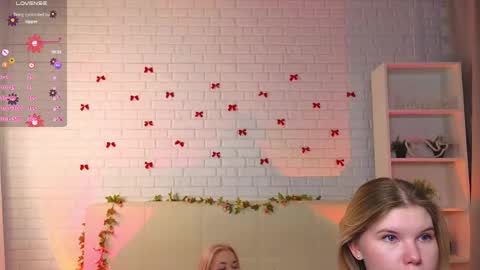 Merlizz Eva Jane Mila Nicole  left to right  online show from 04-06-26, 04:46