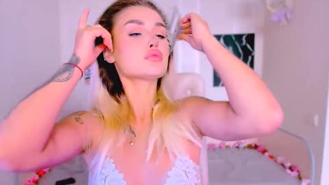 Snapshot of _ravena chatting on 10-05-25, 08:34 _ravena online show from 10-05-25, 08:34