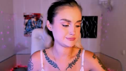 Snapshot of _ravena chatting on 10-10-25, 10:25 _ravena online show from 10-10-25, 10:25