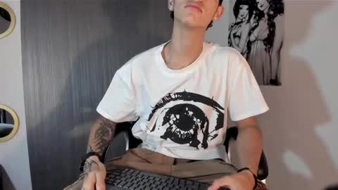 Snapshot of _realwav chatting on 11-08-25, 06:07 wav online show from 11-08-25, 06:07