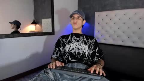 Snapshot of _realwav chatting on 11-25-25, 07:19 wav online show from 11-25-25, 07:19