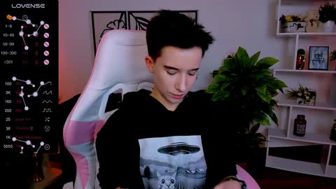 Snapshot of _rein_ramm chatting on 02-04-25, 12:44 Rein online show from 02-04-25, 12:44