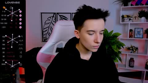 Snapshot of _rein_ramm chatting on 02-05-25, 06:24 Rein online show from 02-05-25, 06:24