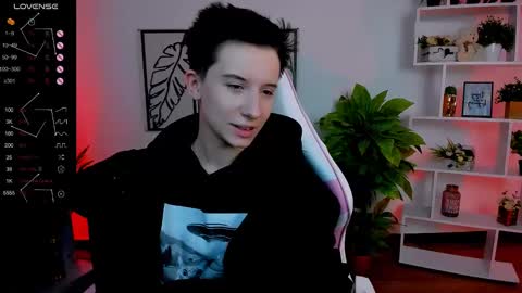 Snapshot of _rein_ramm chatting on 02-25-25, 06:03 Rein online show from 02-25-25, 06:03