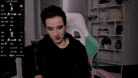Snapshot of _rein_ramm chatting on 10-25-25, 07:19 Rein online show from 10-25-25, 07:19