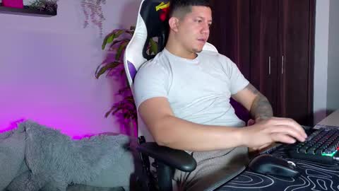 Roberto online show from 09-25-25, 01:37