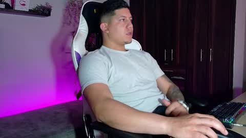 Snapshot of _robertobaggio chatting on 12-20-25, 11:28 Roberto online show from 12-20-25, 11:28