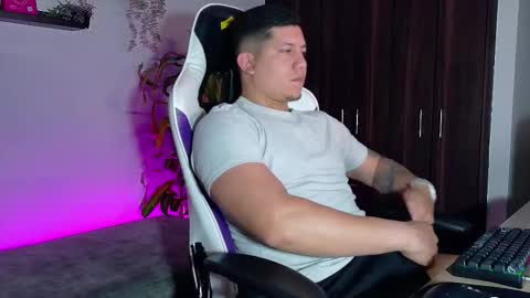 Snapshot of _robertobaggio chatting on 12-21-25, 05:47 Roberto online show from 12-21-25, 05:47