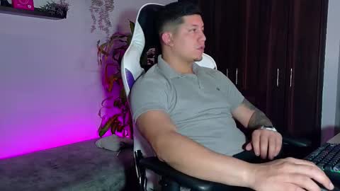 Snapshot of _robertobaggio chatting on 12-22-25, 05:48 Roberto online show from 12-22-25, 05:48