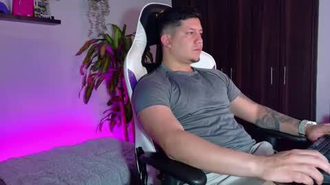 Snapshot of _robertobaggio chatting on 01-12-26, 05:23 Roberto online show from 01-12-26, 05:23