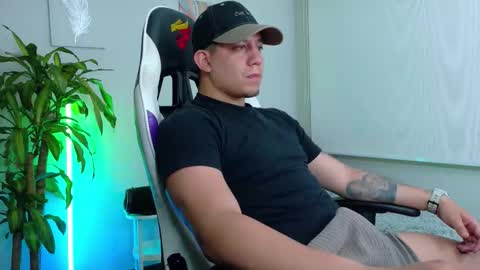 Snapshot of _robertobaggio chatting on 02-05-26, 03:44 Roberto online show from 02-05-26, 03:44