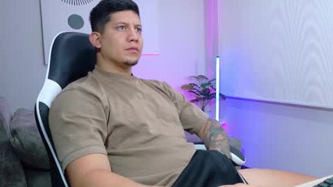 Snapshot of _robertobaggio chatting on 02-25-26, 12:15 Roberto online show from 02-25-26, 12:15