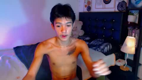 Snapshot of _robinmartinxx chatting on 03-05-25, 12:33 _robinmartinxx online show from 03-05-25, 12:33