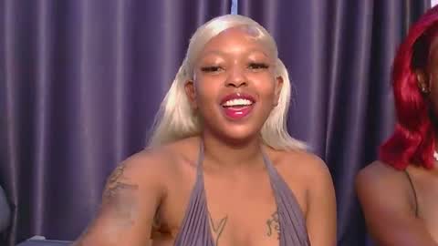 Snapshot of _roxxana chatting on 02-15-26, 04:42 Roxxana online show from 02-15-26, 04:42