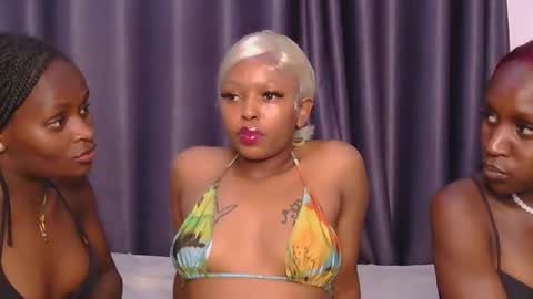 Snapshot of _roxxana chatting on 02-17-26, 04:46 Roxxana online show from 02-17-26, 04:46