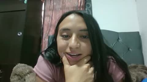 Snapshot of _salomeparra1 chatting on 10-23-25, 04:39 _salomeparra1 online show from 10-23-25, 04:39