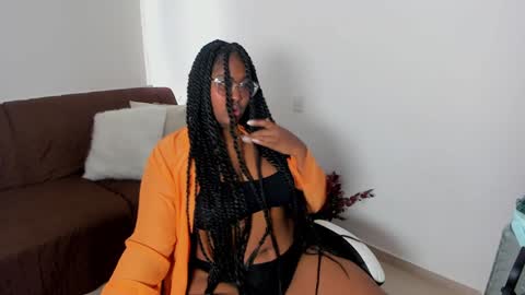 Snapshot of _sarah_banks chatting on 01-30-25, 03:51 Ms. JONES online show from 01-30-25, 03:51