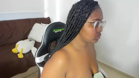 Snapshot of _sarah_banks chatting on 02-27-25, 02:32 Ms. JONES online show from 02-27-25, 02:32