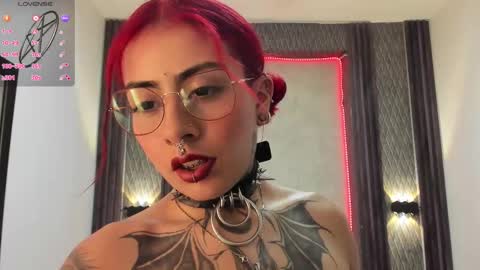 Snapshot of _selene_red chatting on 02-17-25, 06:48 Selene online show from 02-17-25, 06:48